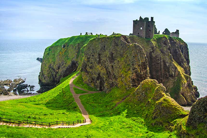 dunnottar-scottish-medieval-fortress-or-castle-hi-2021-08-26-22-33-08-utc
